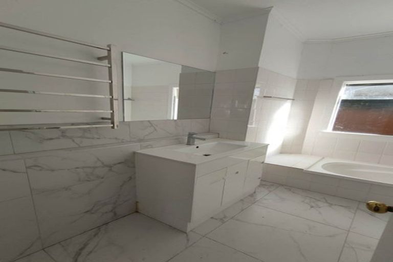 Photo of property in 1/22 Northumberland Avenue, Belmont, Auckland, 0622