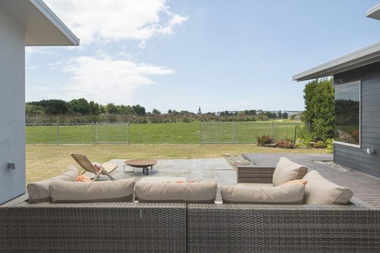 Photo of property in 115 Oriental Parade, Papamoa Beach, Papamoa, 3118