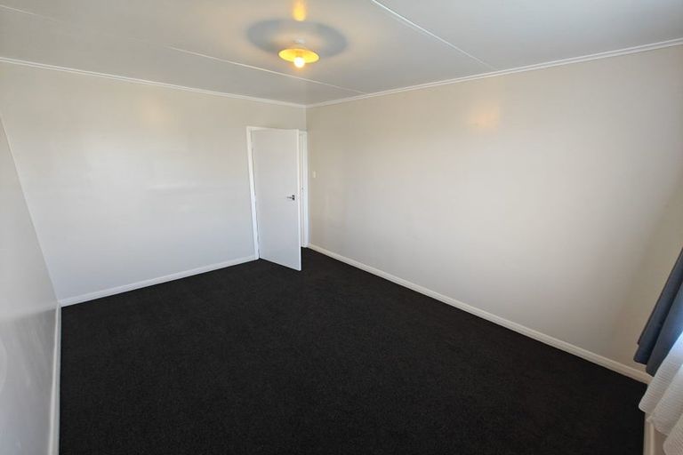 Photo of property in 12 Douglas Crescent, Fairfield, Hamilton, 3214