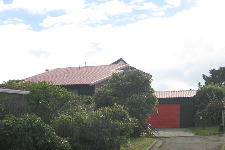 Photo of property in 5 Dart Crescent, Island Bay, Wellington, 6023