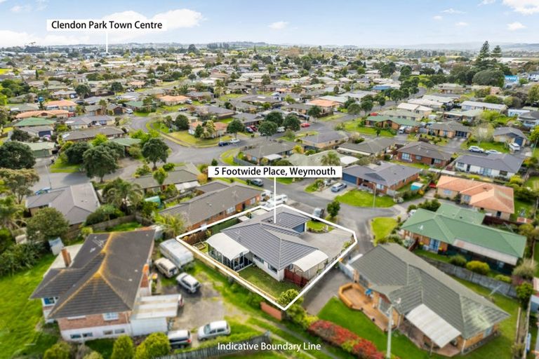 Photo of property in 5 Footwide Place, Weymouth, Auckland, 2103
