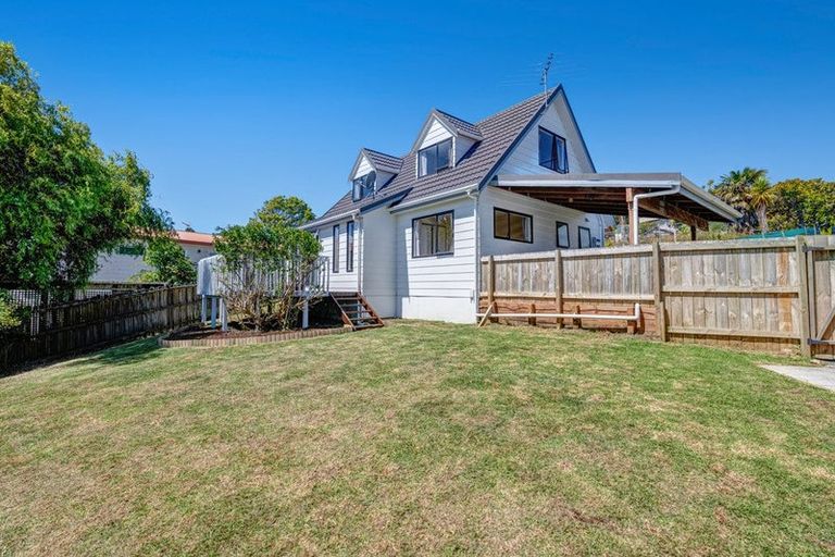 Photo of property in 14 Mallard Place, Unsworth Heights, Auckland, 0632