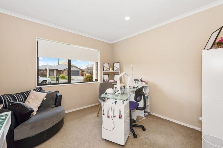 Photo of property in 34 Wiltshire Drive, Huntington, Hamilton, 3210