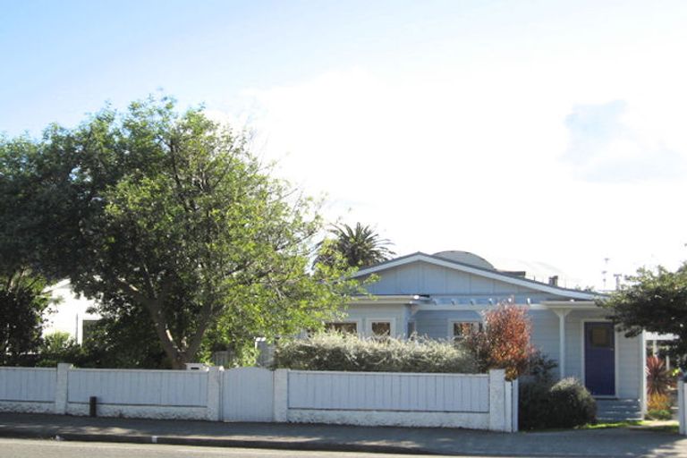 Photo of property in 92 Muritai Road, Eastbourne, Lower Hutt, 5013