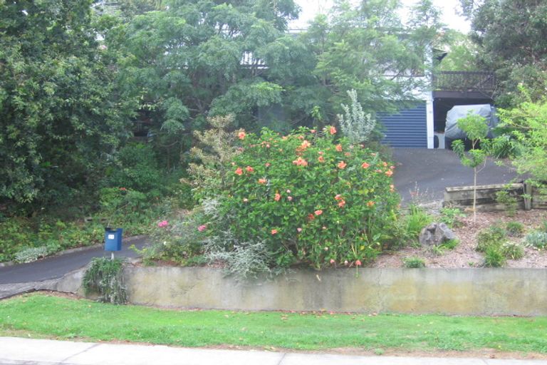 Photo of property in 31 Deuxberry Avenue, Northcote, Auckland, 0627