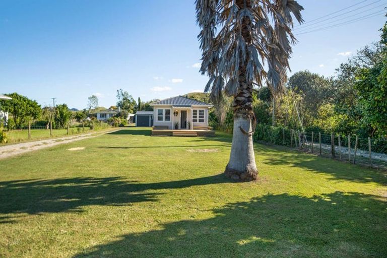 Photo of property in 49 Tauwhareparae Road, Tolaga Bay, 4077