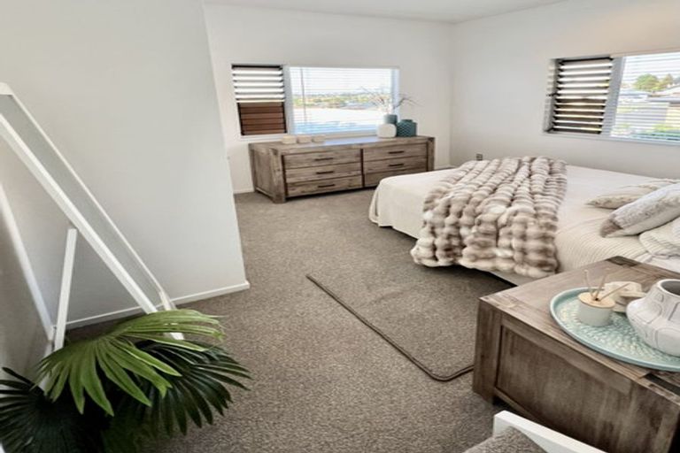 Photo of property in 16 Southworth Place, Grandview Heights, Hamilton, 3200