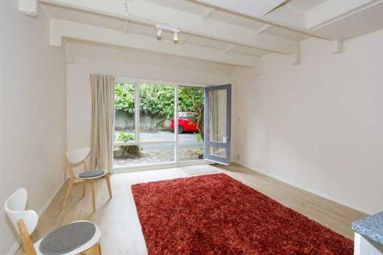 Photo of property in Sherwood Mews, 28r Bidwill Street, Mount Cook, Wellington, 6021