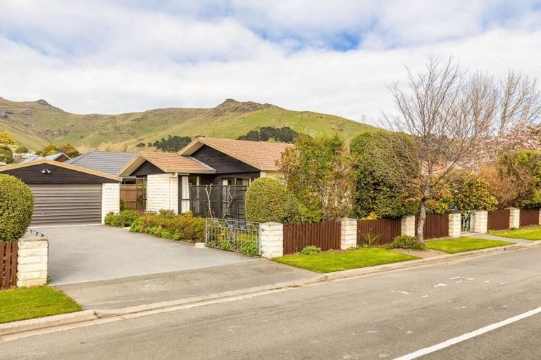 Photo of property in 31 Laing Crescent, Heathcote Valley, Christchurch, 8022