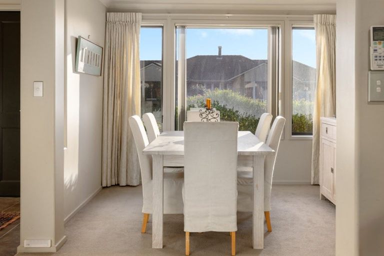 Photo of property in 5 Seabreeze Place, Papamoa Beach, Papamoa, 3118