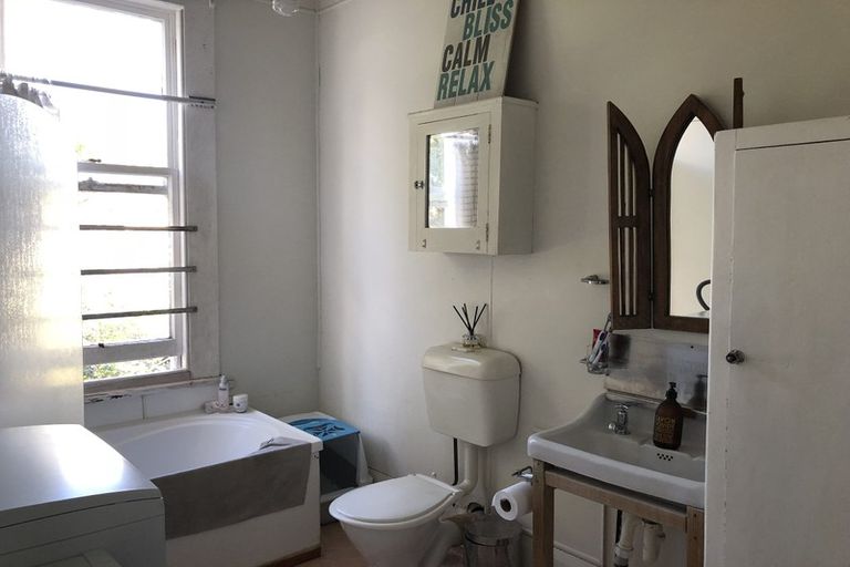 Photo of property in 18 Shoal Bay Road, Devonport, Auckland, 0624