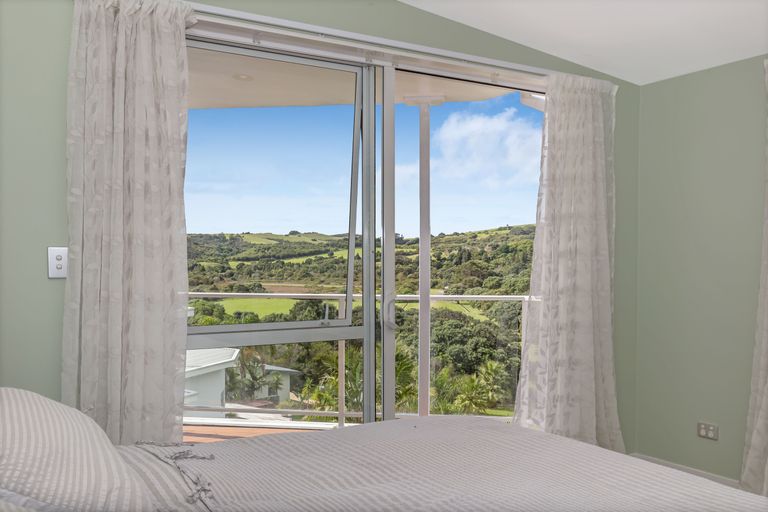 Photo of property in 90 Shakespear Road, Army Bay, Whangaparaoa, 0930