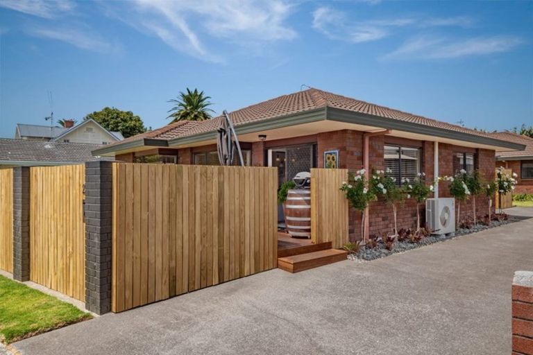 Photo of property in 1/24 Fourth Avenue, Tauranga, 3110