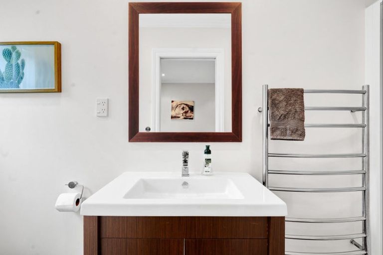 Photo of property in 35 Belt Road, Moturoa, New Plymouth, 4310