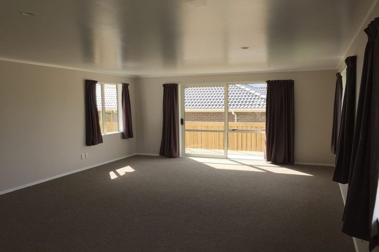 Photo of property in 68a Kelman Road, Kelston, Auckland, 0602