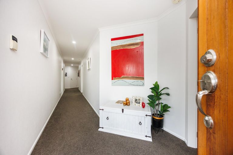 Photo of property in 197 Ruapehu Drive, Fitzherbert, Palmerston North, 4410