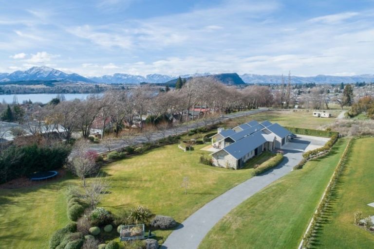 Photo of property in 9 Hollyhock Lane, Wanaka, 9305
