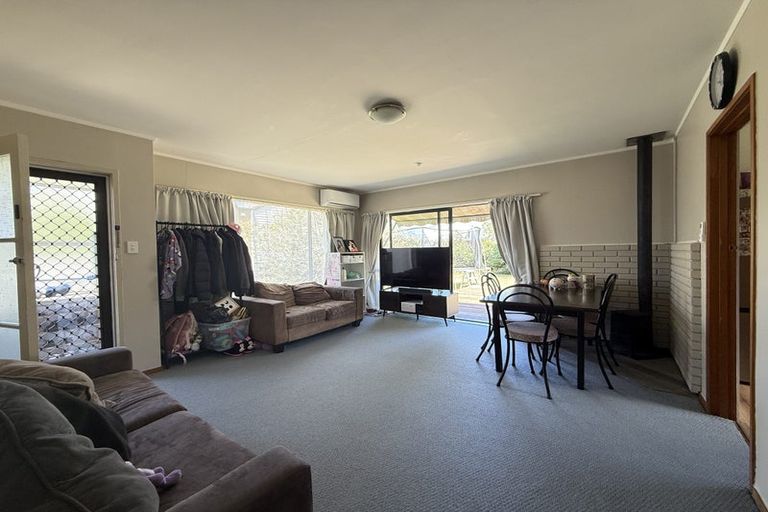 Photo of property in 2/9 Windy Ridge Road, Glenfield, Auckland, 0629
