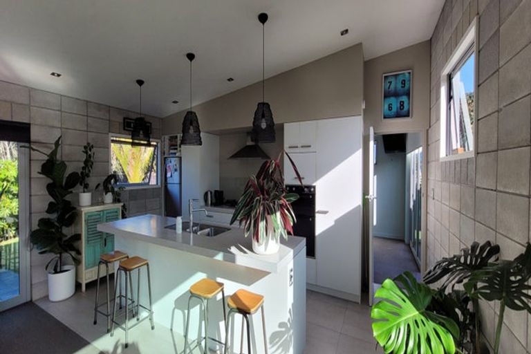 Photo of property in 28 Veale Road, Frankleigh Park, New Plymouth, 4310