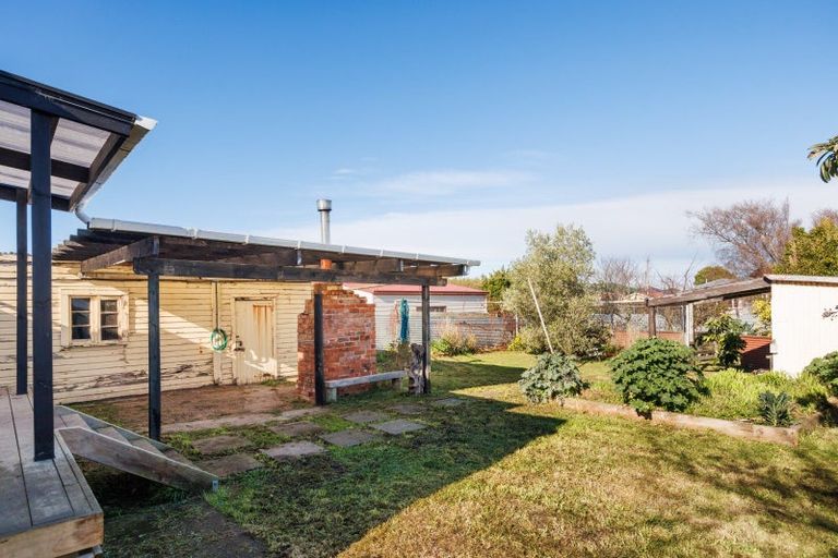 Photo of property in 2 Ngahina Street, Marton, 4710