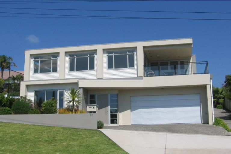 Photo of property in 16 Bournemouth Terrace, Murrays Bay, Auckland, 0630