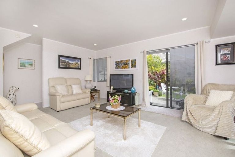Photo of property in 1/238 Cascades Road, Botany Downs, Auckland, 2010
