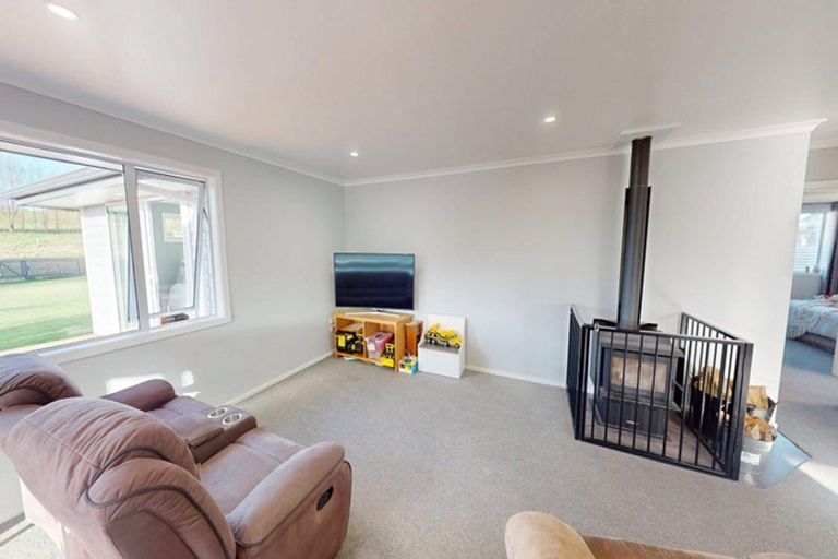 Photo of property in 82 Willoughby Street, Halcombe, 4779