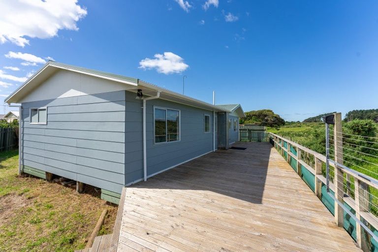 Photo of property in 13 Simcox Street, Otaki Beach, Otaki, 5512