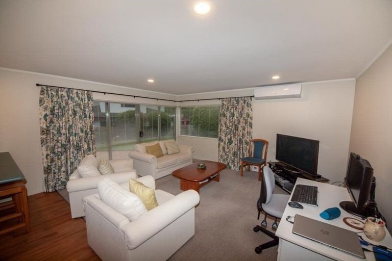 Photo of property in 10 Myers Grove, Churton Park, Wellington, 6037