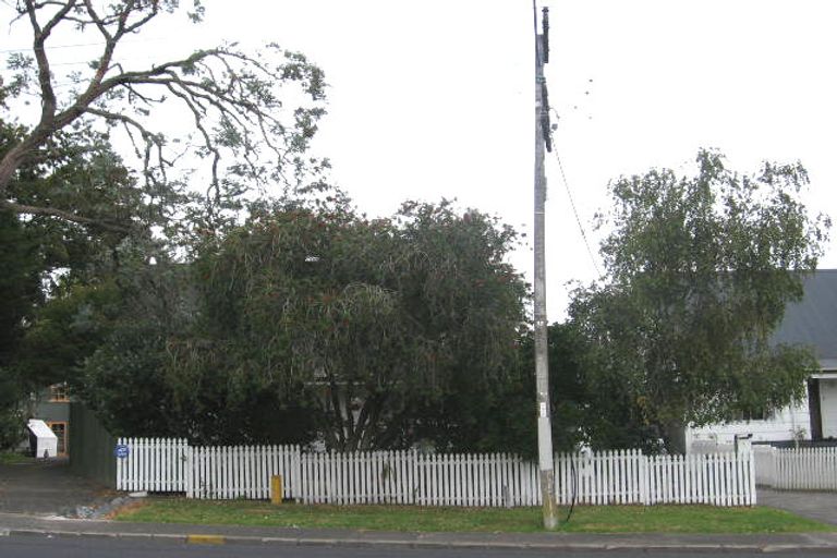 Photo of property in 2/252 Birkdale Road, Birkdale, Auckland, 0626