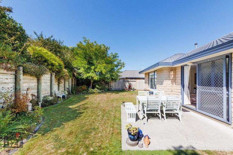 Photo of property in 17 Aspen Way, Kelvin Grove, Palmerston North, 4414