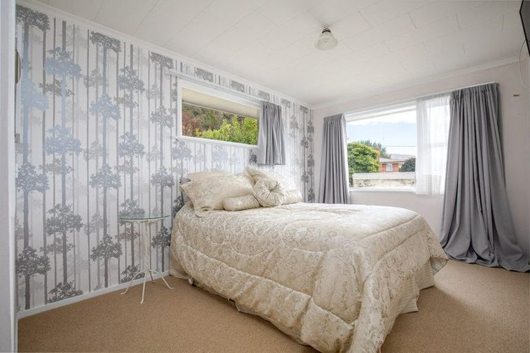 Photo of property in 107 Branxholm Street, Roxburgh, 9500