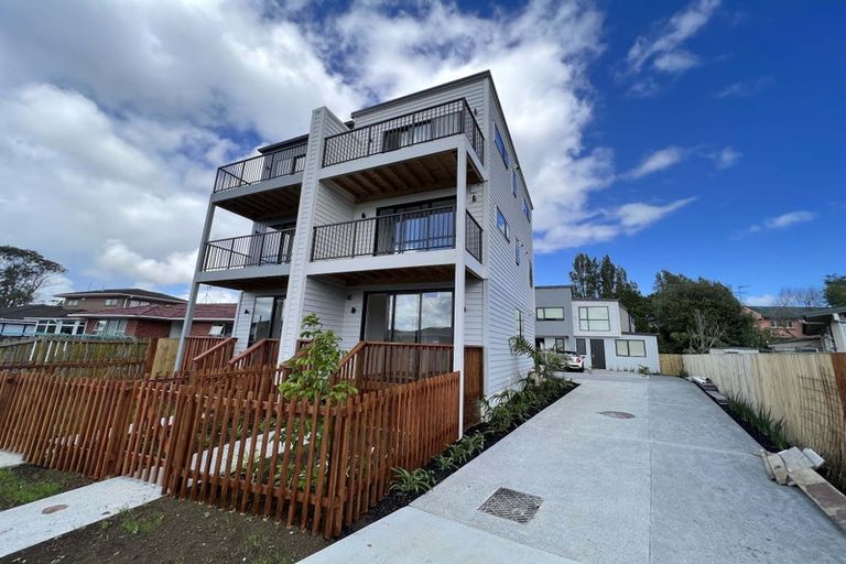 Photo of property in 11e Mandarin Place, Half Moon Bay, Auckland, 2012