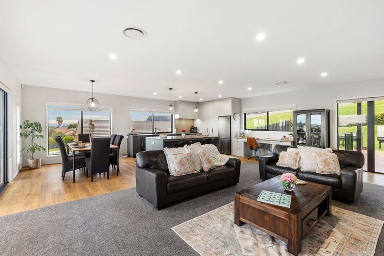 Photo of property in 14 Fisk Road, Pukekohe, 2120