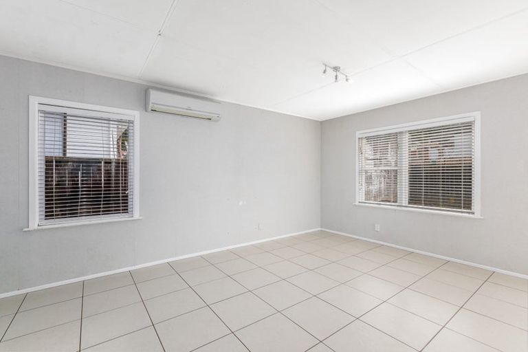 Photo of property in 10 Gardiner Grove, Wainuiomata, Lower Hutt, 5014