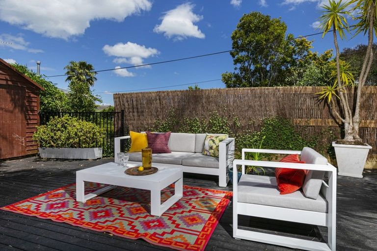 Photo of property in 2/305 Lake Road, Hauraki, Auckland, 0622