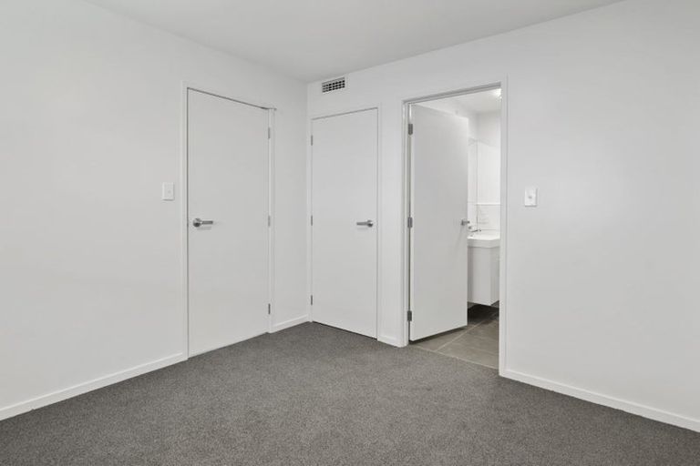 Photo of property in 1m/4045 Great North Road, Glen Eden, Auckland, 0602