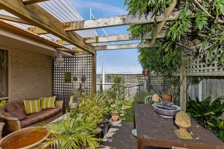 Photo of property in 9/180 Charles Street, Westshore, Napier, 4110