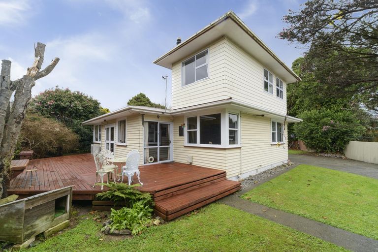 Photo of property in 6 Dittmer Drive, Awapuni, Palmerston North, 4412