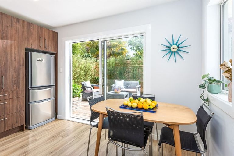 Photo of property in 2/10 Ladbrokes Place, Fendalton, Christchurch, 8052