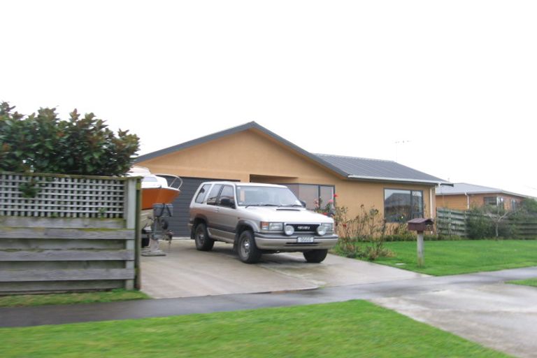 Photo of property in 36 Peppertree Glade, Kelvin Grove, Palmerston North, 4414