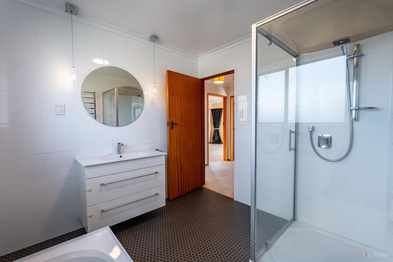 Photo of property in 12 Timaru Road, Waimate, 7924
