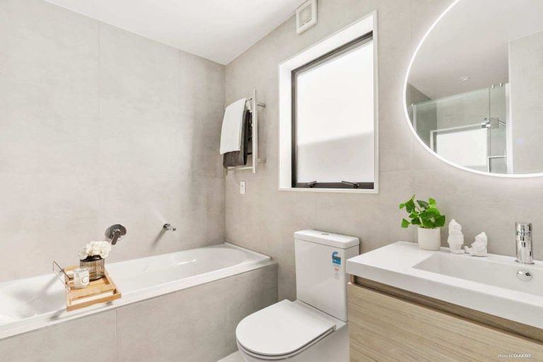 Photo of property in 81b Hattaway Avenue, Bucklands Beach, Auckland, 2012