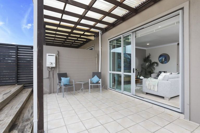 Photo of property in 9f Clearwater Cove, West Harbour, Auckland, 0618