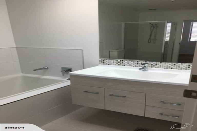 Photo of property in 4 Torea Tai Road, Hobsonville, Auckland, 0616