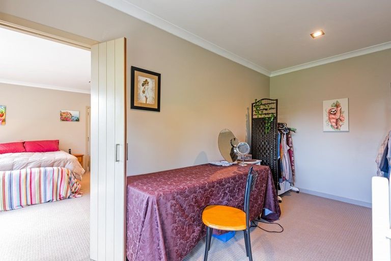 Photo of property in 60 Ruapehu Drive, Fitzherbert, Palmerston North, 4410