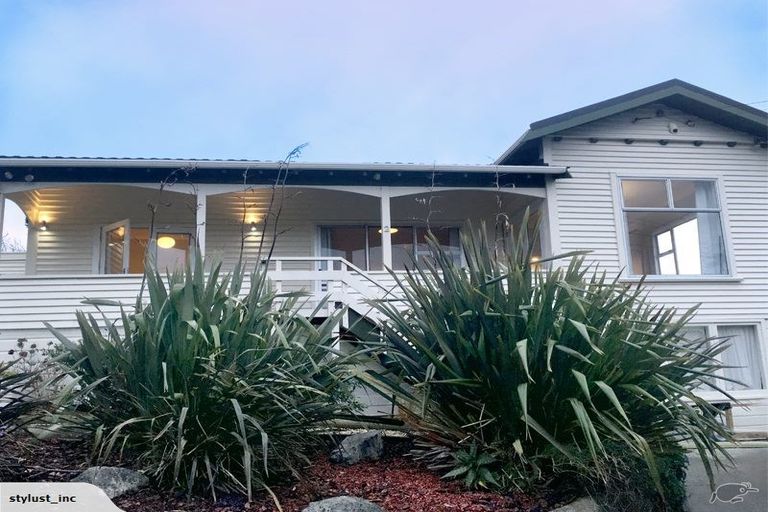 Photo of property in 2 Bayview Road, Paremata, Porirua, 5024