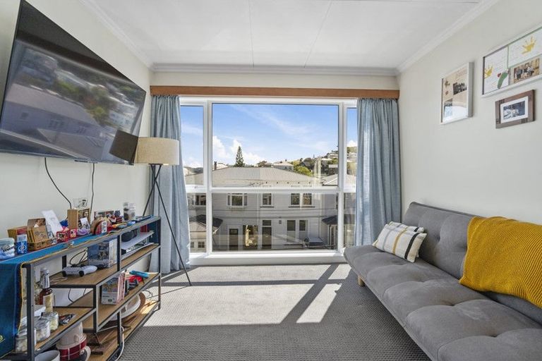 Photo of property in Victoria Court, 10/4 Queen Street, Mount Victoria, Wellington, 6011