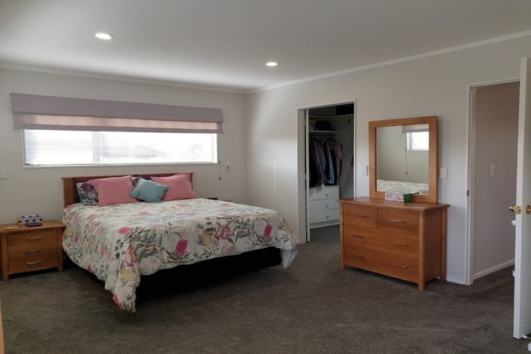 Photo of property in 8 Voyager Way, Whitby, Porirua, 5024