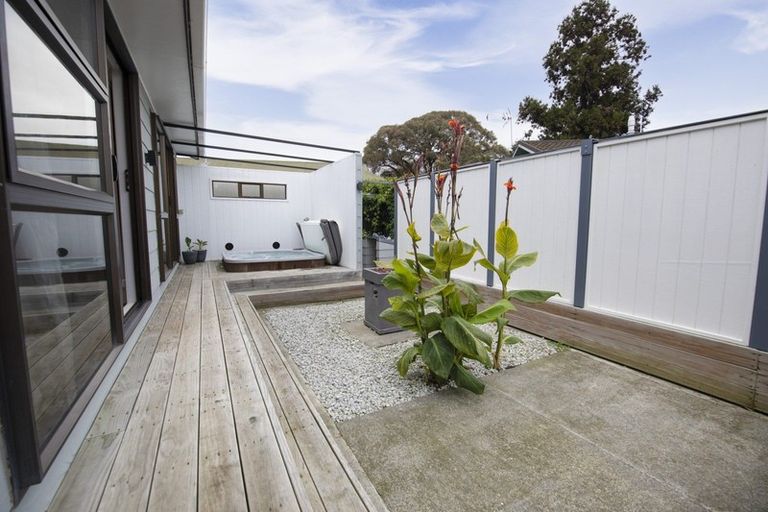 Photo of property in 1/11 Hetley Crescent, Taradale, Napier, 4112